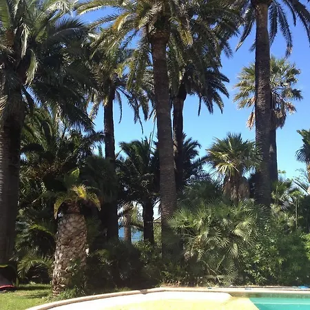 ゲストハウス La Mandarinette 3*